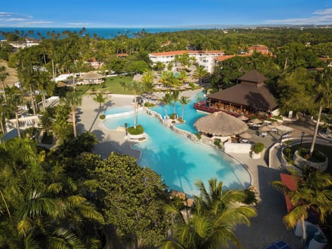 15 indoor pools, 15 outdoor pools, free cabanas, pool umbrellas