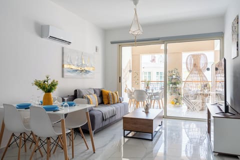 Apartment, 1 Bedroom, Kitchen, City View | Living room | 65-inch TV with digital channels, streaming services