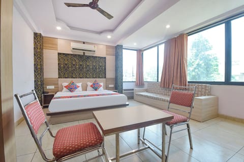 Egyptian cotton sheets, premium bedding, in-room safe, free WiFi