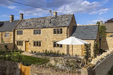 Corner House - StayCotswold
