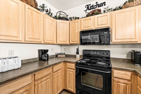 Sleek surfaces, premium appliances, and every tool at your fingertips—culinary dreams start here