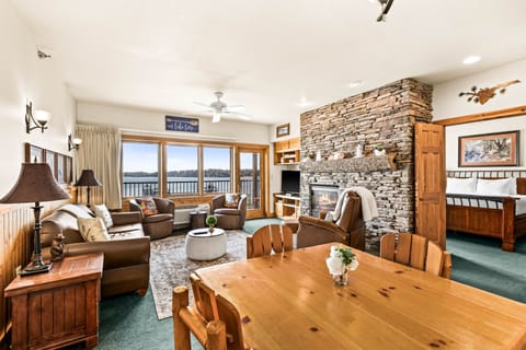 Open-concept living with a view that never quits—kitchen, lounge, and lake in perfect harmony
