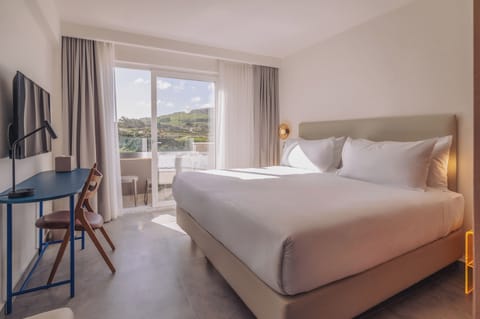 Standard Room, Balcony | Minibar, in-room safe, desk, blackout drapes