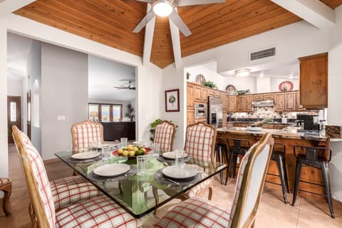 Choose kitchen counter or table seating for drinks, snacks and at home meals.