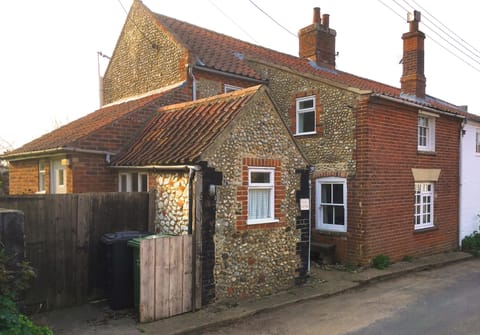Teal Cottage from the road