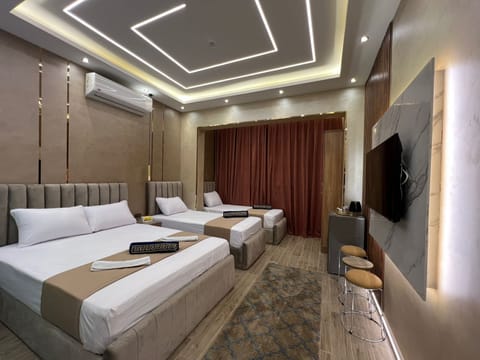 Deluxe Quadruple Room | Desk, soundproofing, free WiFi
