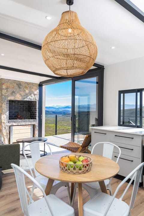 Classic Cabin, Balcony, Mountain View | Interior