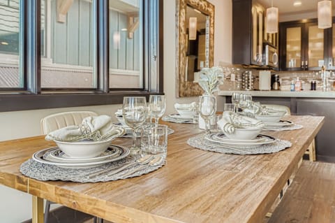 Condo, 3 Bedrooms | Dining