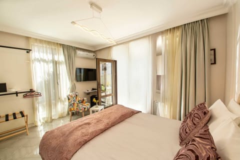 Classic Double Room, Garden View | Premium bedding, minibar, in-room safe, blackout drapes