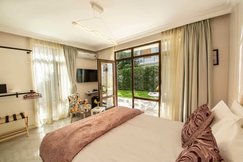 Classic Double Room, Garden View | Premium bedding, minibar, in-room safe, blackout drapes