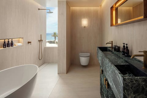 Signature Room, 1 Bedroom | Bathroom | Shower, designer toiletries, hair dryer, bathrobes