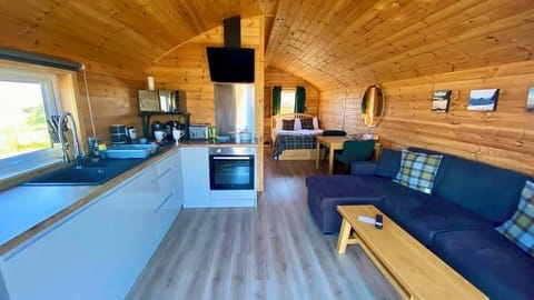 Deluxe Cabin (Lewis Longpod) | Premium bedding, individually decorated, individually furnished