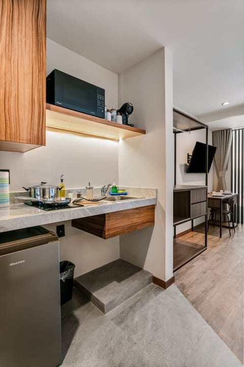 Mini-fridge, microwave, stovetop, cookware/dishes/utensils