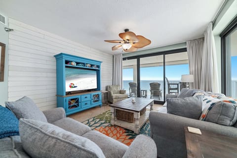 Welcome to Windward Pointe 906!