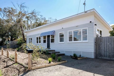 With its welcoming steps and vintage door, this restored 1940s beach shack is full of retro charm.