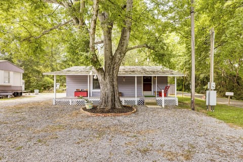 Langston Vacation Rental | 2BR | 1BA | 4 Steps to Enter | 1,000 Sq Ft
