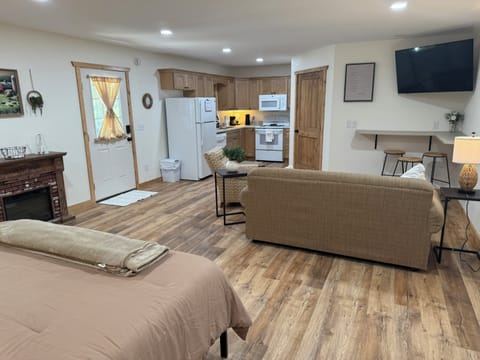 Signature Cabin, 1 King Bed with Sofa bed, Patio, Mountain View | Individually decorated, individually furnished, iron/ironing board