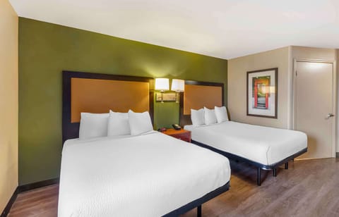 Studio, 2 Double Beds, Non Smoking | Desk, blackout drapes, free WiFi, bed sheets