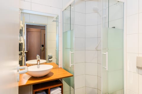 Shower, free toiletries, hair dryer, towels