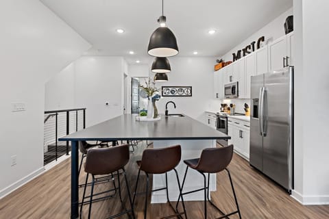 The perfect spot for meals, chats, and morning coffee - unit 5