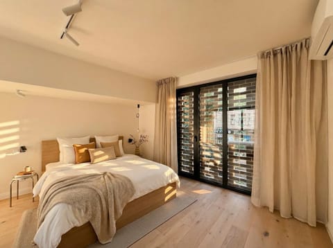 Second bedroom with 2 queen size beds