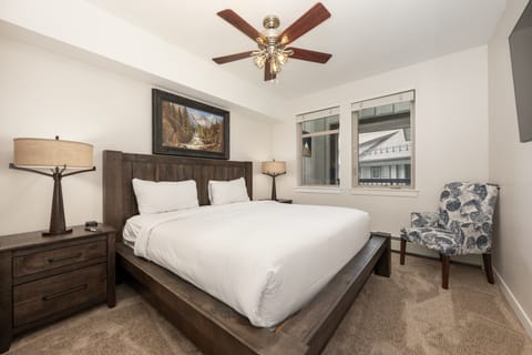 Appliance, Ceiling Fan, Indoors, Home Decor, Screen