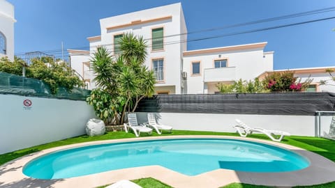 Inviting, sun-drenched, and relaxing outdoor pool space surrounded by lush greenery.
#PT #Portugal #Altura #PrivatePool #SunnyStay
