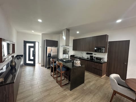 Deluxe Apartment, 2 Bedrooms, Hill View | Living area