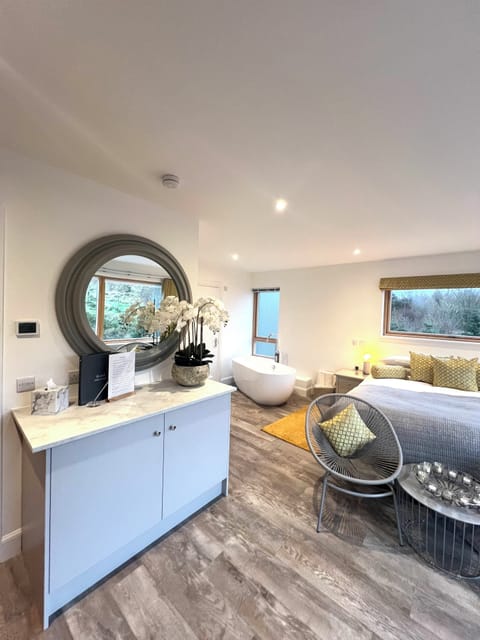 Deluxe Double Room | Premium bedding, pillowtop beds, minibar, individually decorated