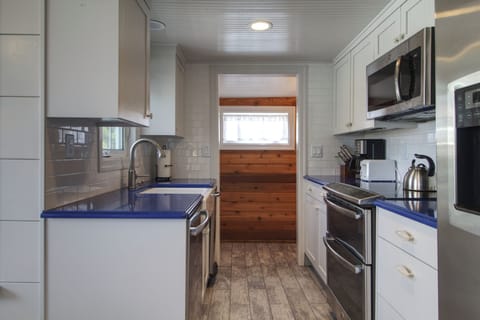 Kitchen, fully stocked