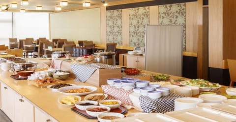 Daily buffet breakfast for a fee
