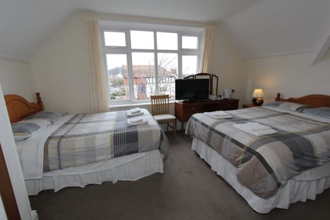 Family Room 2 Adults +2 children (Bath and shower) | Blackout drapes, free WiFi, bed sheets