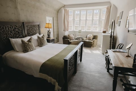 Deluxe Double Room | Individually decorated, iron/ironing board, free WiFi, bed sheets