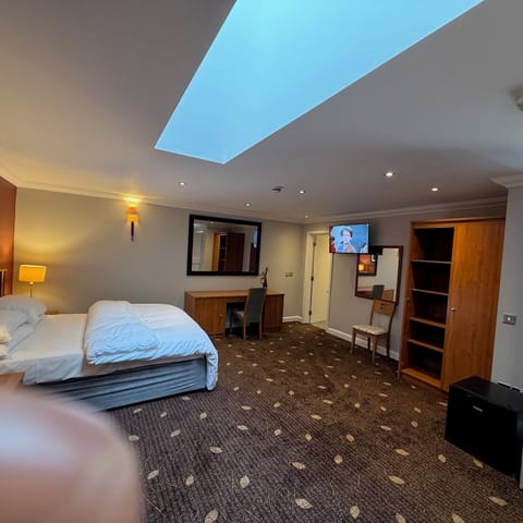 Deluxe Double Room | Desk, laptop workspace, iron/ironing board, free WiFi