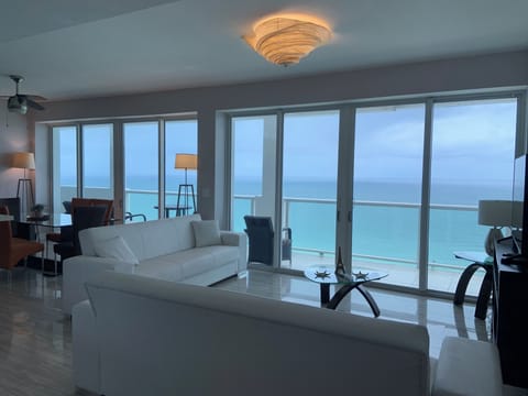 Deluxe Condo, Sea View | Living area
