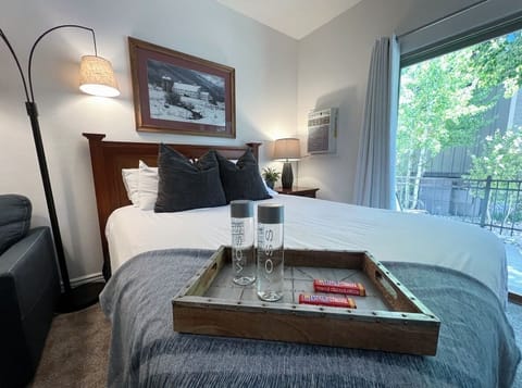 Bright, inviting bedroom featuring premium linens and mountain-inspired accents.