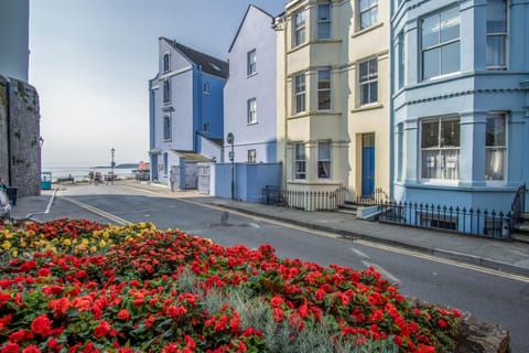 Beachcomber Seaside Apartment - 2 Bedroom - Tenby (26457)