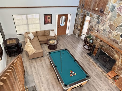6BR Triplex – Walk to Marina & Lighthouse Grill (3928)