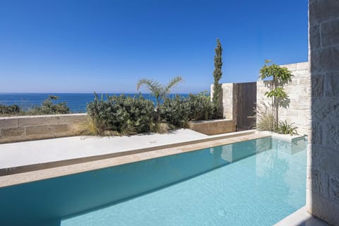 Perfectly positioned on an elevated vantage point in Rethymno, just moments from the beach and charming local restaurants.