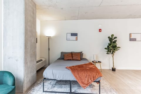 Comfortable Studio with full kitchen!
