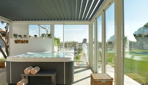 Sauna, hot tub, massages