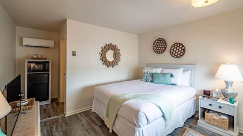 Unit with Queen size bed