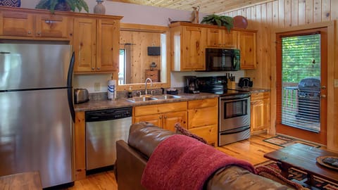 Full-Size Kitchen Appliances