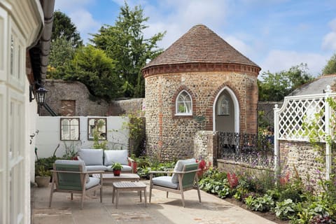 Coach House garden area 