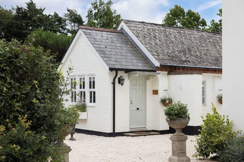 Front of cottage 