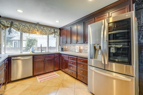 House (5 Bedrooms) | Interior