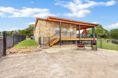 Side view of guest house outdoor grilling and fire pit.