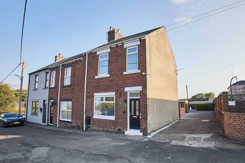 Jomor House, Burnhope - Host & Stay