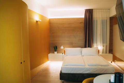 Deluxe Double Room, Lake View | Premium bedding, down comforters, pillowtop beds, in-room safe