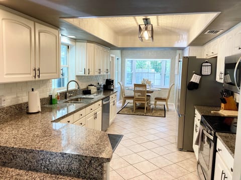 Well appointed full Kitchen and dining area !